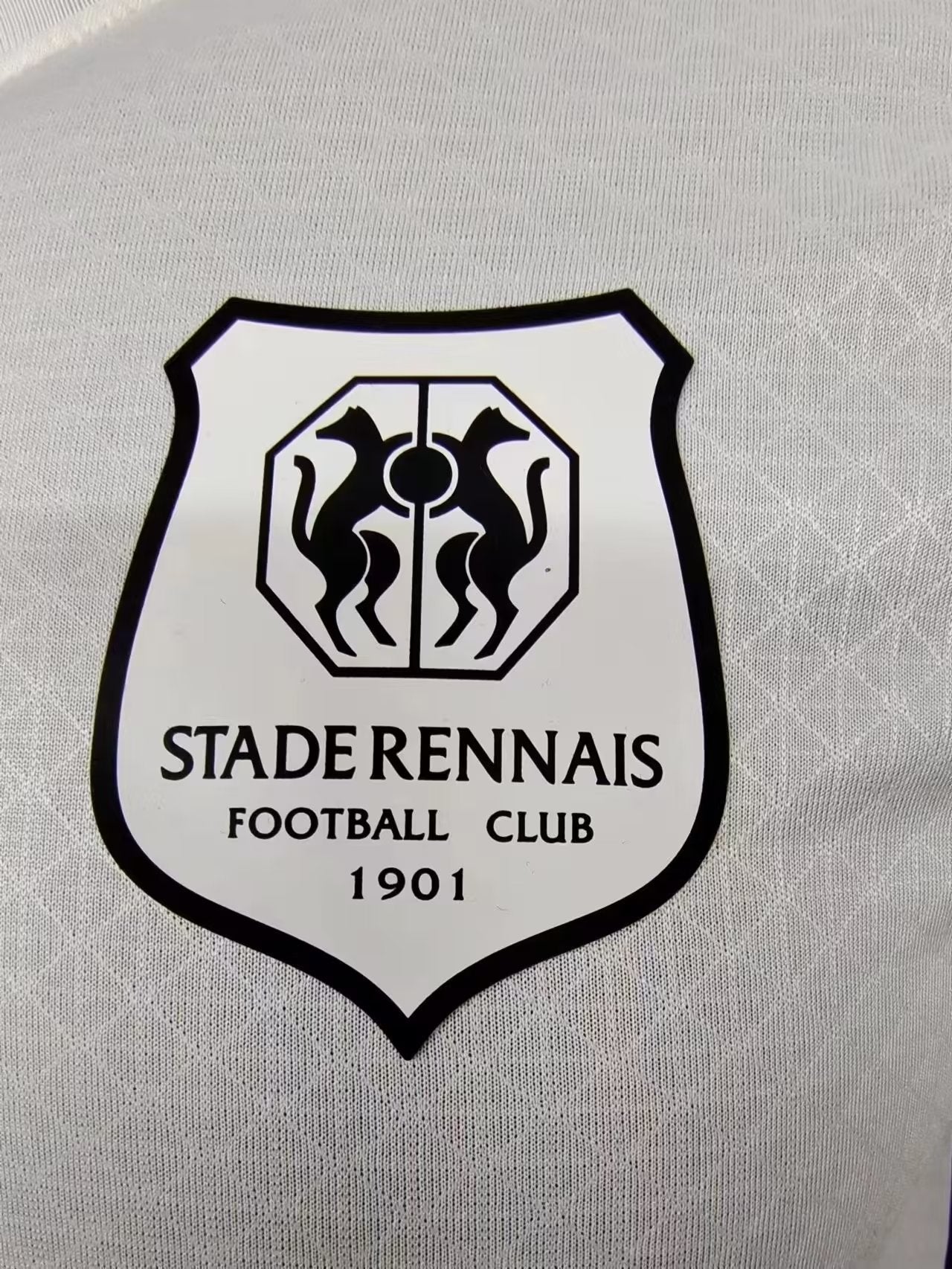 Tenue Stade Rennais - Disponible chez MBK SHOP®
