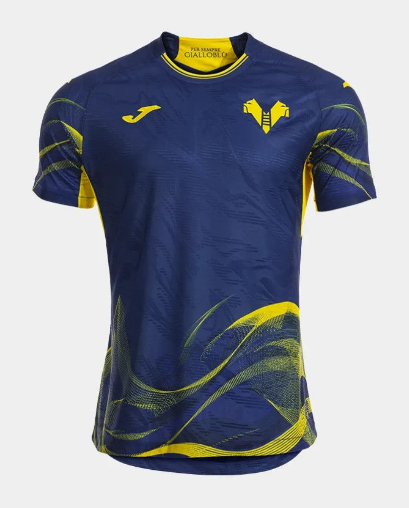 Tenue Hellas Verona 25/26 - Disponible chez MBK SHOP®