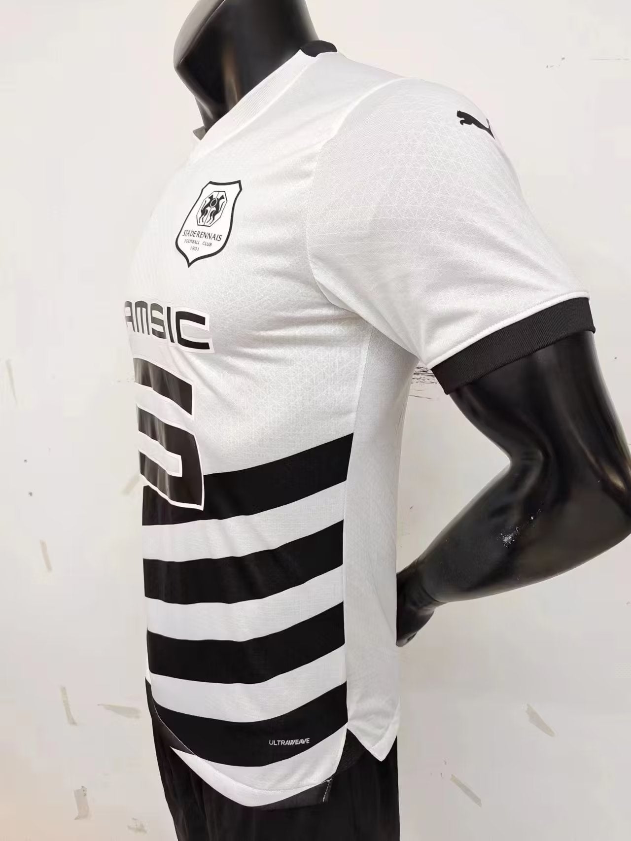 Tenue Stade Rennais - Disponible chez MBK SHOP®