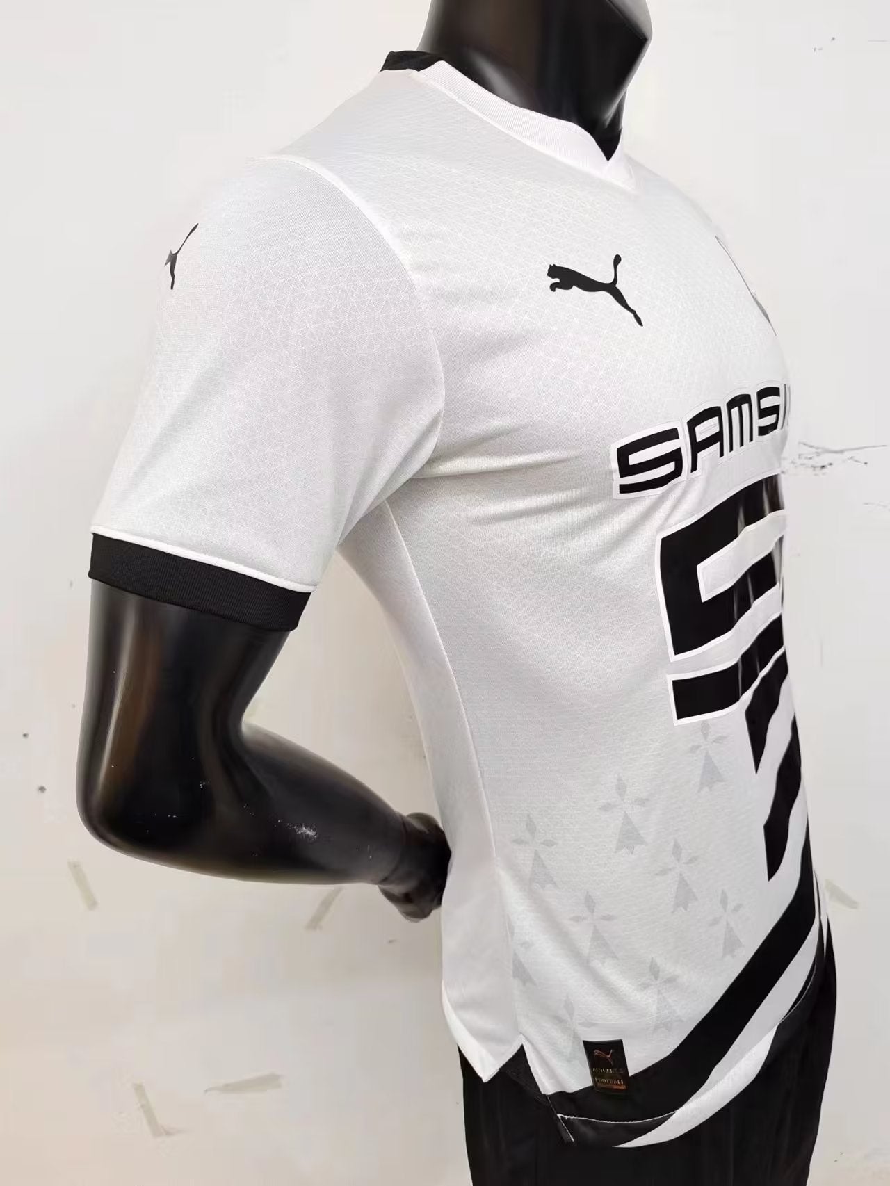 Tenue Stade Rennais - Disponible chez MBK SHOP®