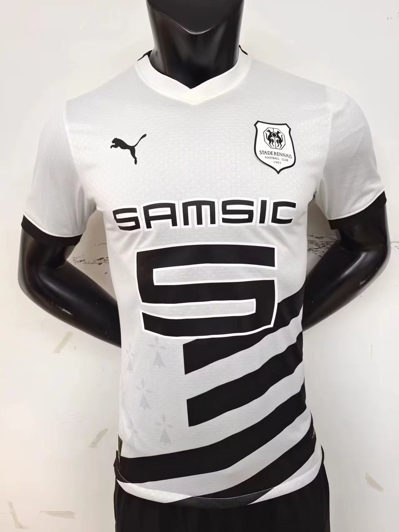 Tenue Stade Rennais - Disponible chez MBK SHOP®